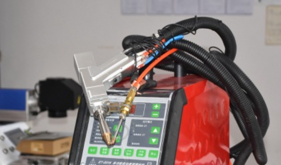 手持式金属激光焊接机 手持式金属激光焊接机